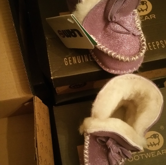 LAMO Shimmer Sherpa-Lined Bootie. - Picture 5 of 8